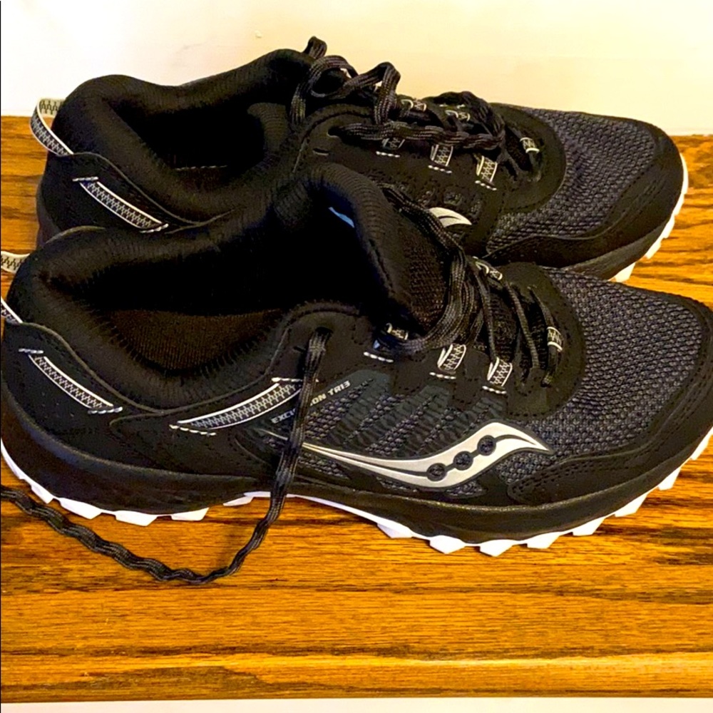 Saucony Womens running shoes size 10 new!